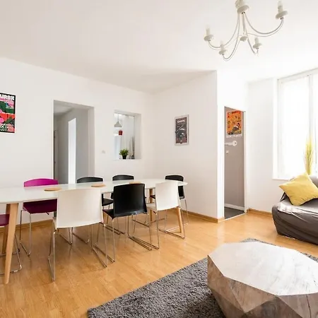Maison Cosy 4 Chambres, Terrasse, Garage Privé *