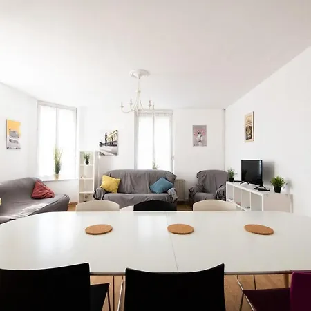 Maison Cosy 4 Chambres, Terrasse, Garage Privé * Croix